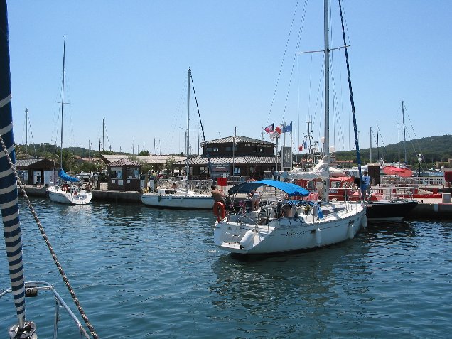 021.jpg - Arriv�e � Porquerolles - On fait les Pleins ....