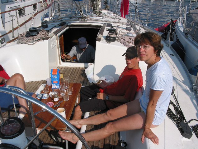 037.jpg - Petit D�jeuner avant le second D�part .