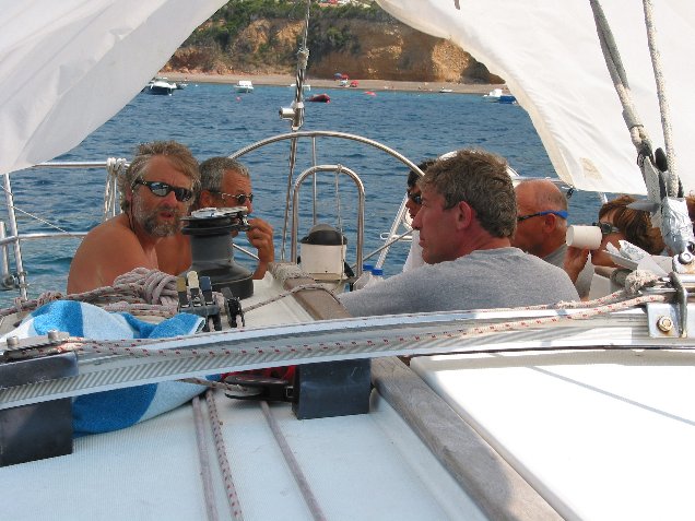 042.jpg - Dejeuner : 
Daniel,Francois,Olivier,Philippe, Alain, Marie, Monique, et Antoine derri�re l ' appareil . 