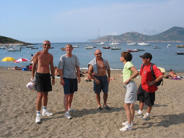 043.jpg - Sur la Plage de Gal�ria:
Francois, Philippe, Alain, Marie, et Antoine .