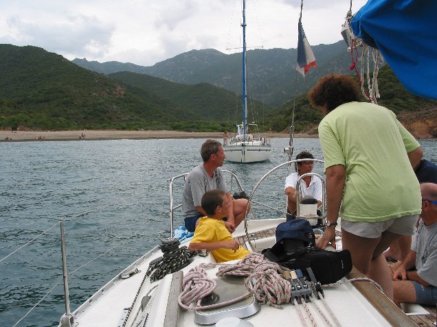 048.jpg - D�je�ner dans l ' anse de Girolatta - Plage de Tuara .