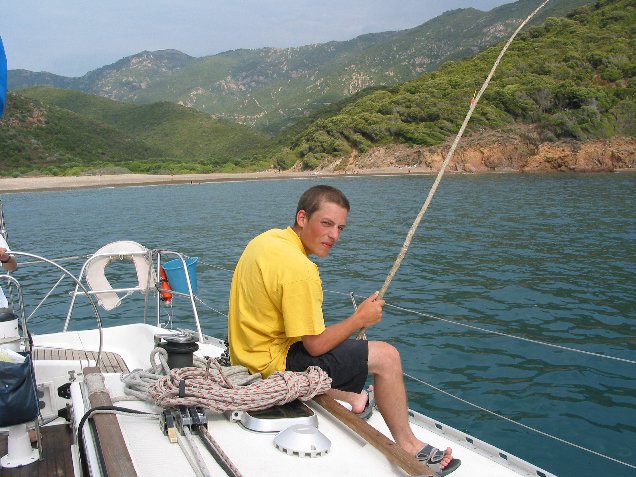 049.jpg - Antoine � la p�che dans l ' anse de Tuara .