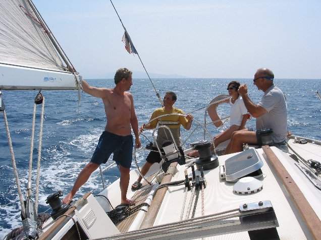 094.jpg - Philippe, Antoine, Marie, et Alain - Force 4/5 - Cap 290 