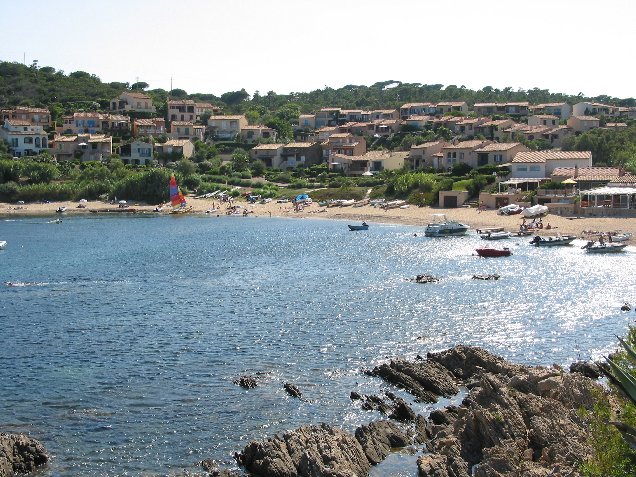 107.jpg - Village pr�s de la pointe de Bonne Terrasse .