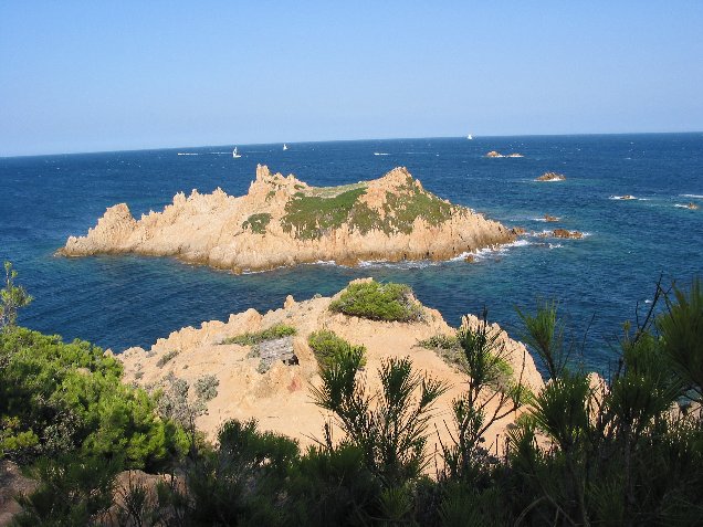 111.jpg - Cap Camarat , rep�re des plongeurs .....