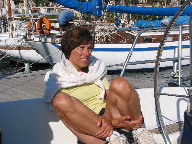 131.jpg - Marie r�cup�re de ses �motions .