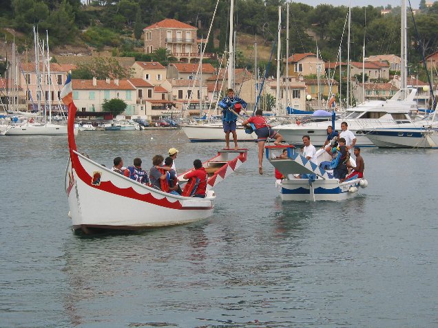 157.jpg - Les enfants s ' amusent ...